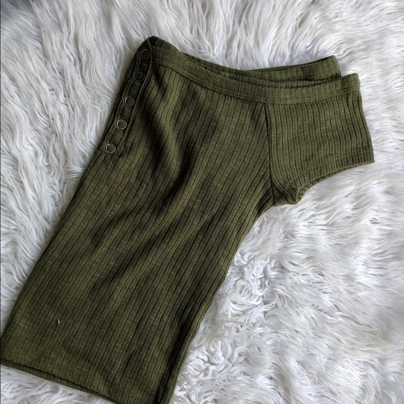 SOLD | Me to We | Off the Shoulder Crop Top - Picture 4 of 4